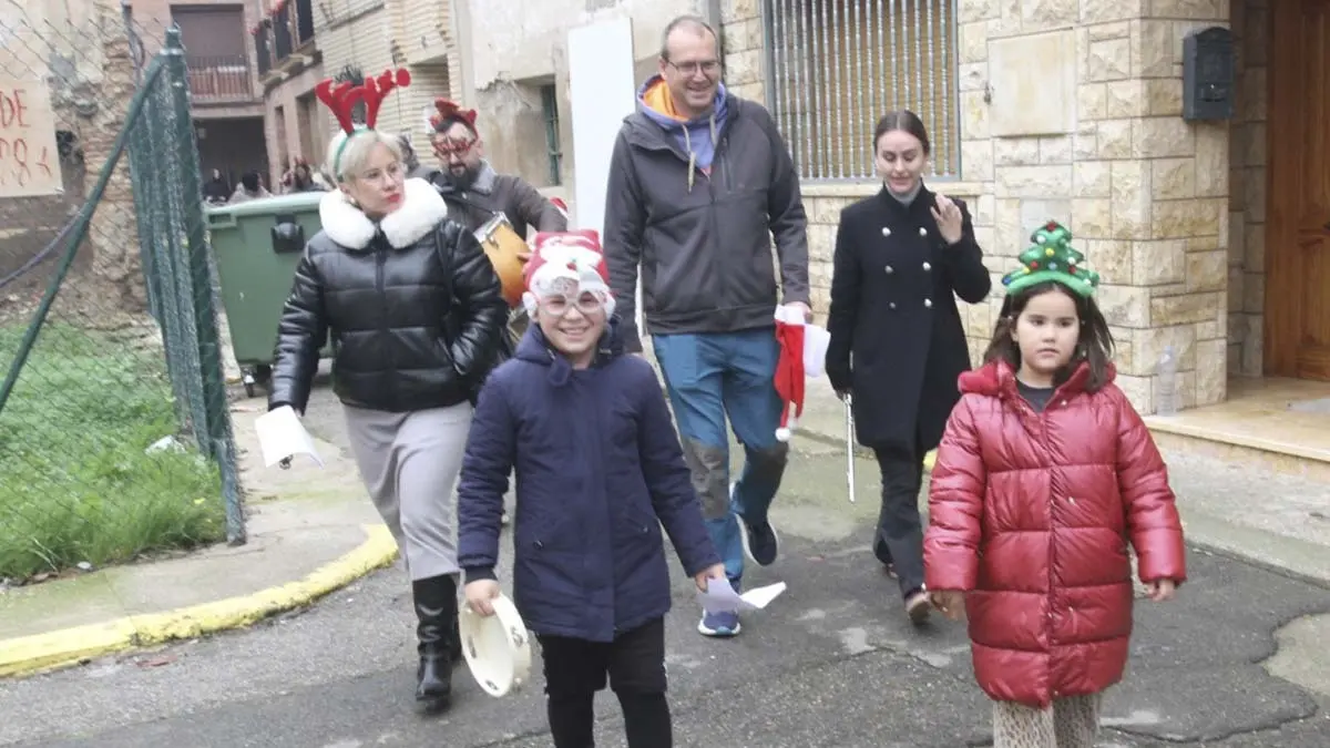 Pap&aacute; Noel y Olentzero en Cortes 2025 (7)