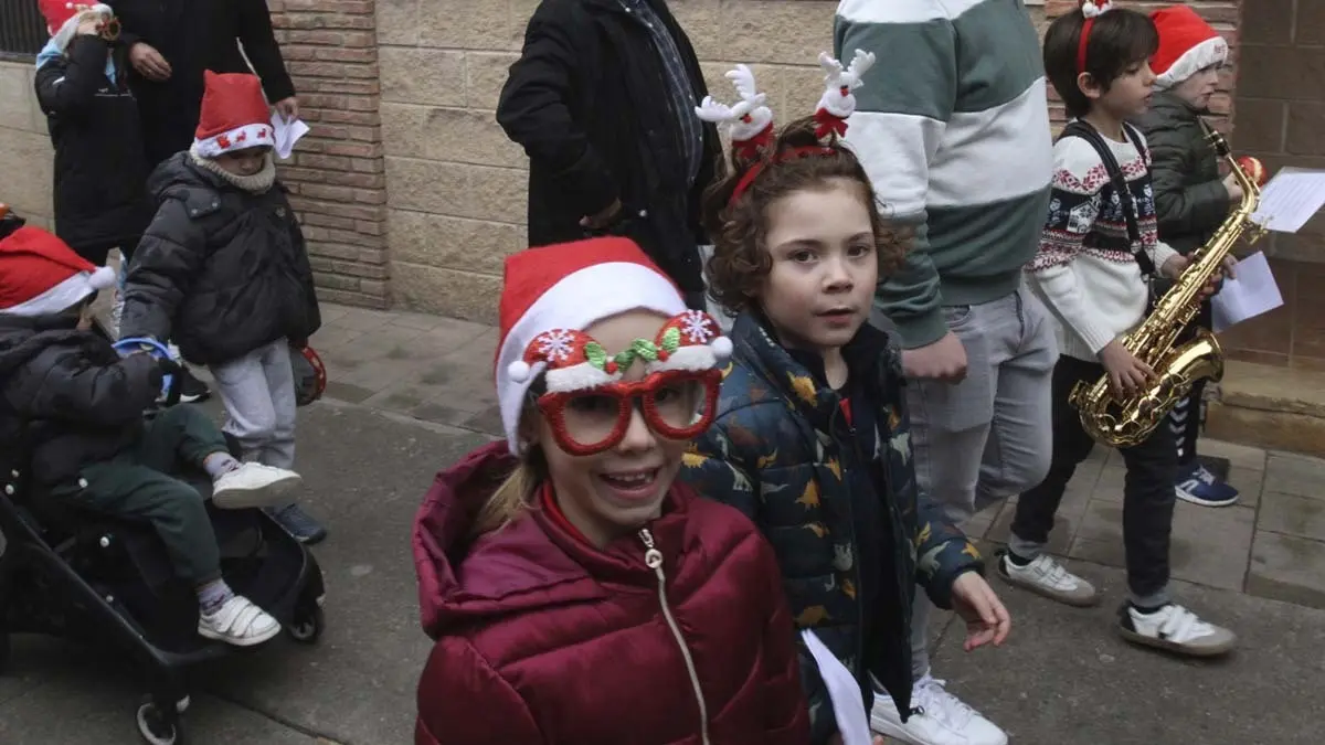 Pap&aacute; Noel y Olentzero en Cortes 2025 (8)