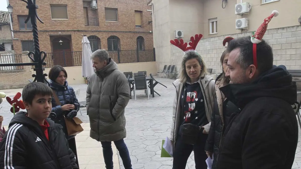 Pap&aacute; Noel y Olentzero en Cortes 2025 (6)