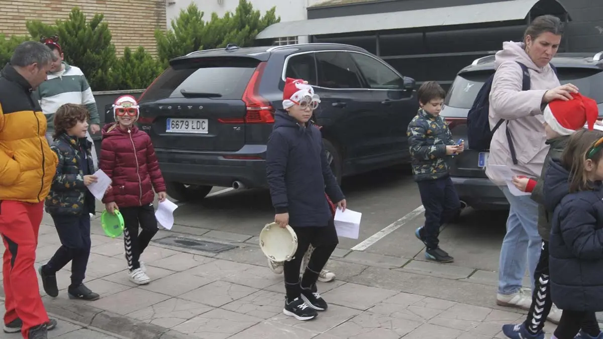 Pap&aacute; Noel y Olentzero en Cortes 2025 (10)