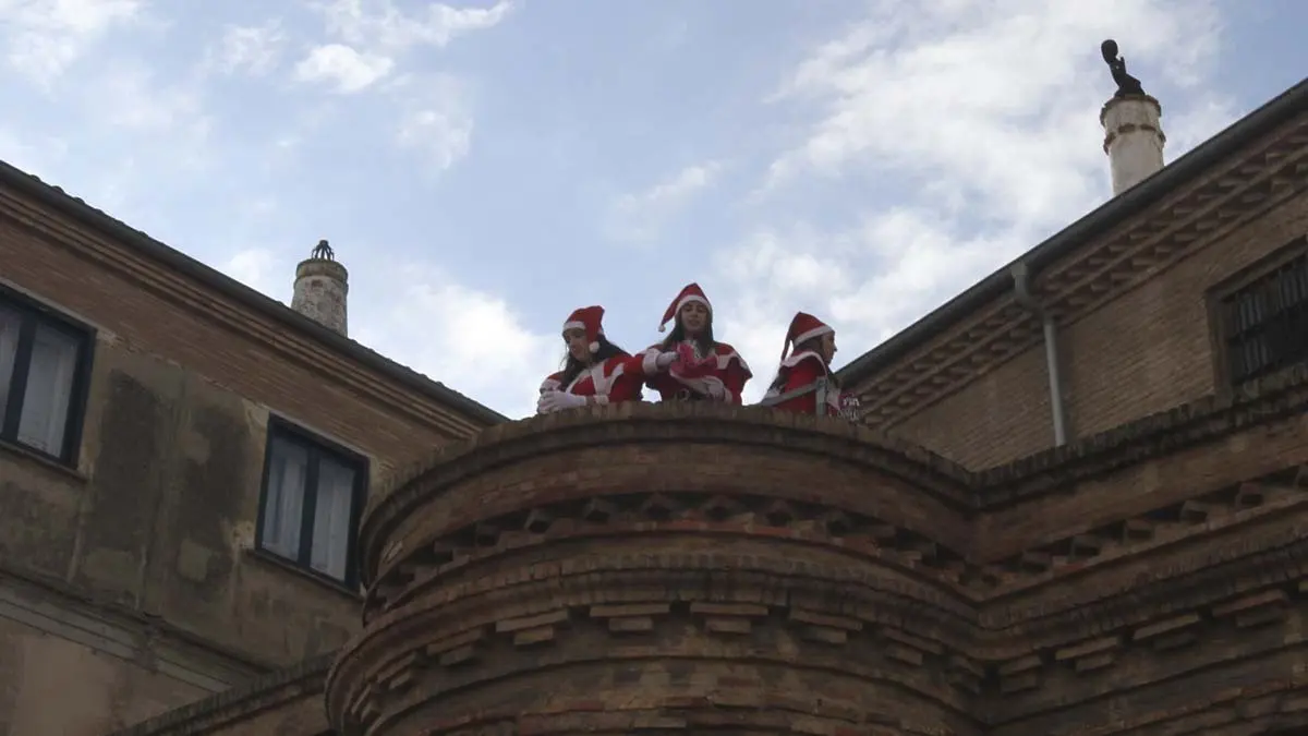 Pap&aacute; Noel y Olentzero en Cortes 2025 (11)