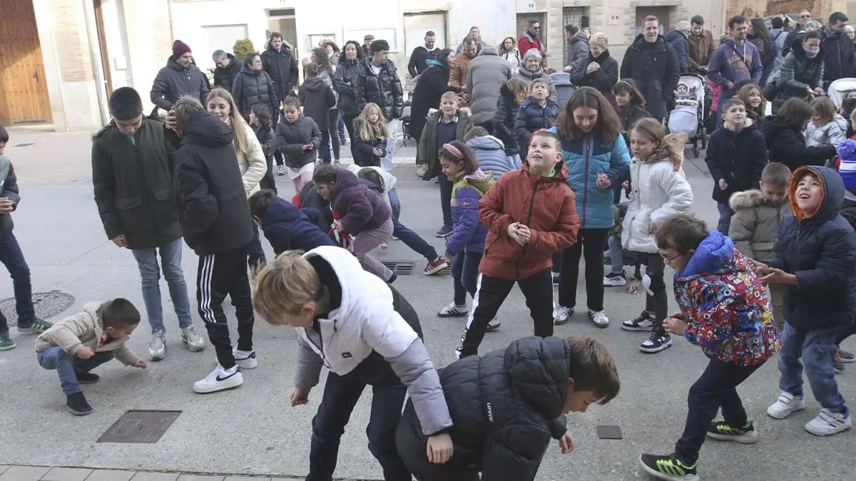 Pap&aacute; Noel y Olentzero en Cortes 2025 (12)