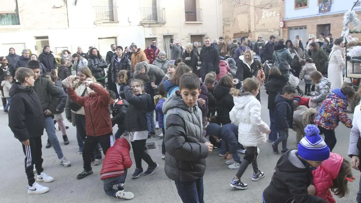 Pap&aacute; Noel y Olentzero en Cortes 2025 (13)