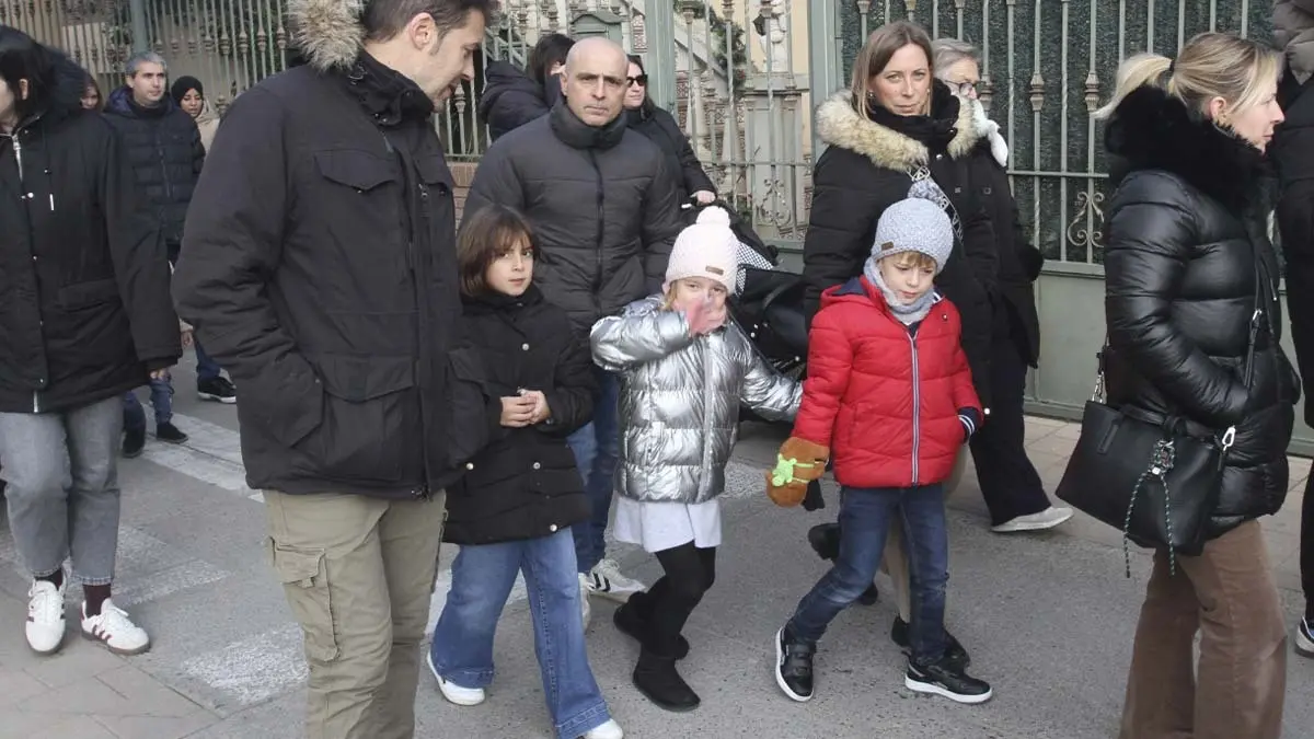 Pap&aacute; Noel y Olentzero en Cortes 2025 (16)