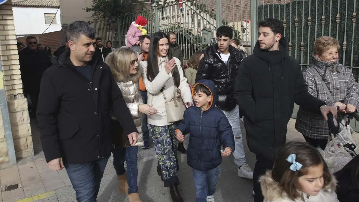 Pap&aacute; Noel y Olentzero en Cortes 2025 (17)