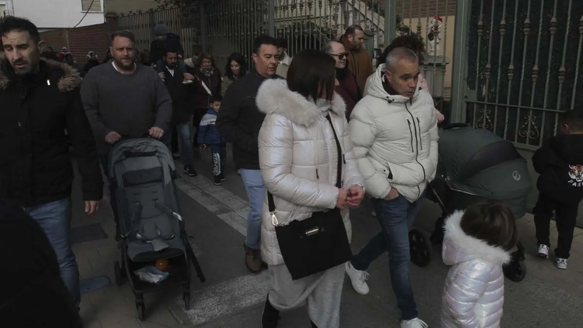 Pap&aacute; Noel y Olentzero en Cortes 2025 (18)