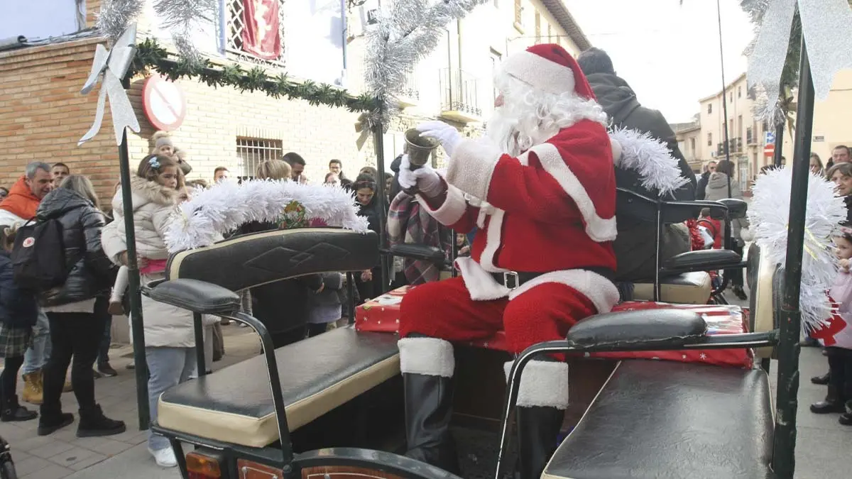 Pap&aacute; Noel y Olentzero en Cortes 2025 (20)