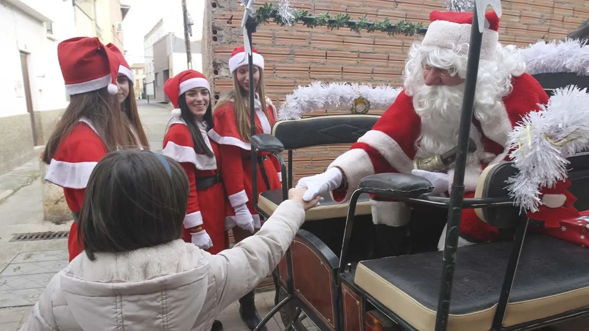 Pap&aacute; Noel y Olentzero en Cortes 2025 (21)