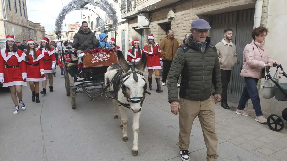 Pap&aacute; Noel y Olentzero en Cortes 2025 (22)