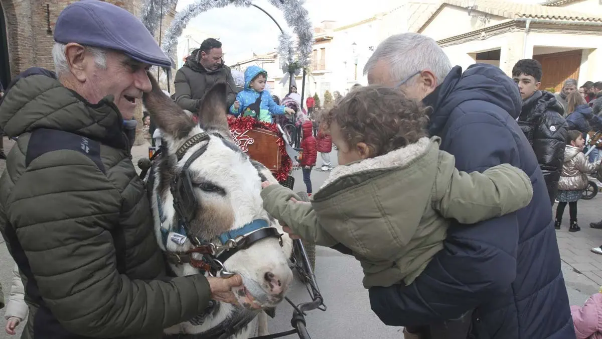 Pap&aacute; Noel y Olentzero en Cortes 2025 (29)