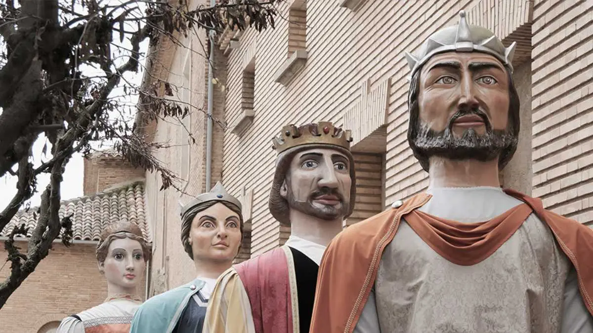 Comparsa de gigantes y cabezudos de Tudela