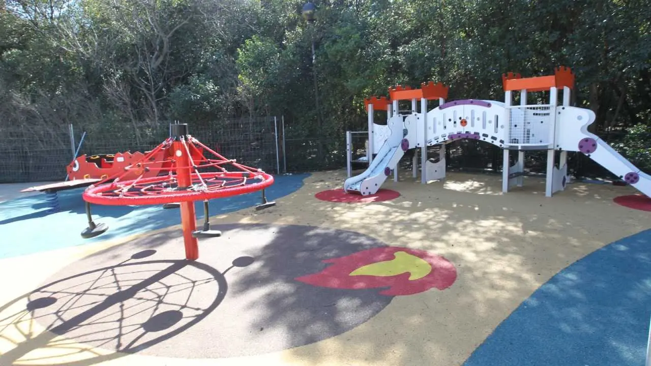 Nueva parque infantil en Cortes