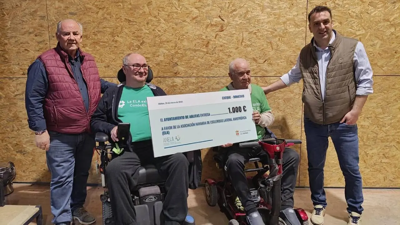 Entrega a ANELA del cheque de la recaudaci&oacute;n del concierto realizado en Ablitas