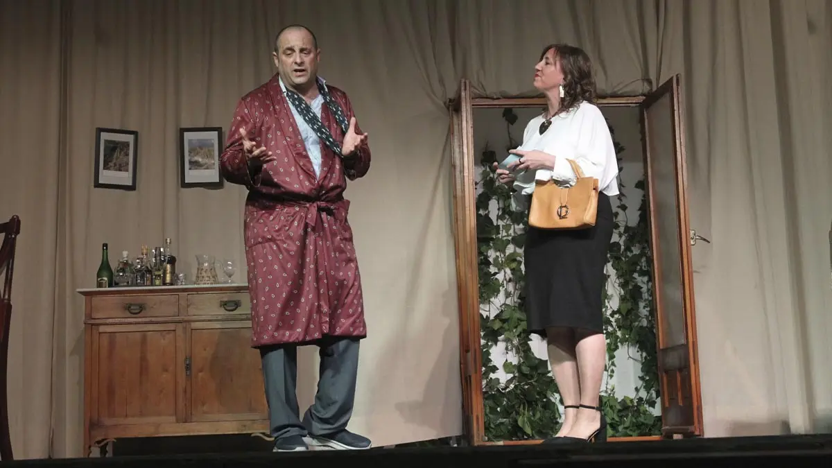 grupo de Teatro la Albarca de Cabanillas. Obra. Con la vida del otro (3)