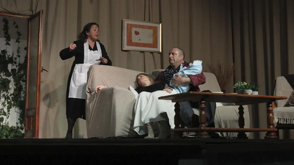 grupo de Teatro la Albarca de Cabanillas. Obra. Con la vida del otro (4)