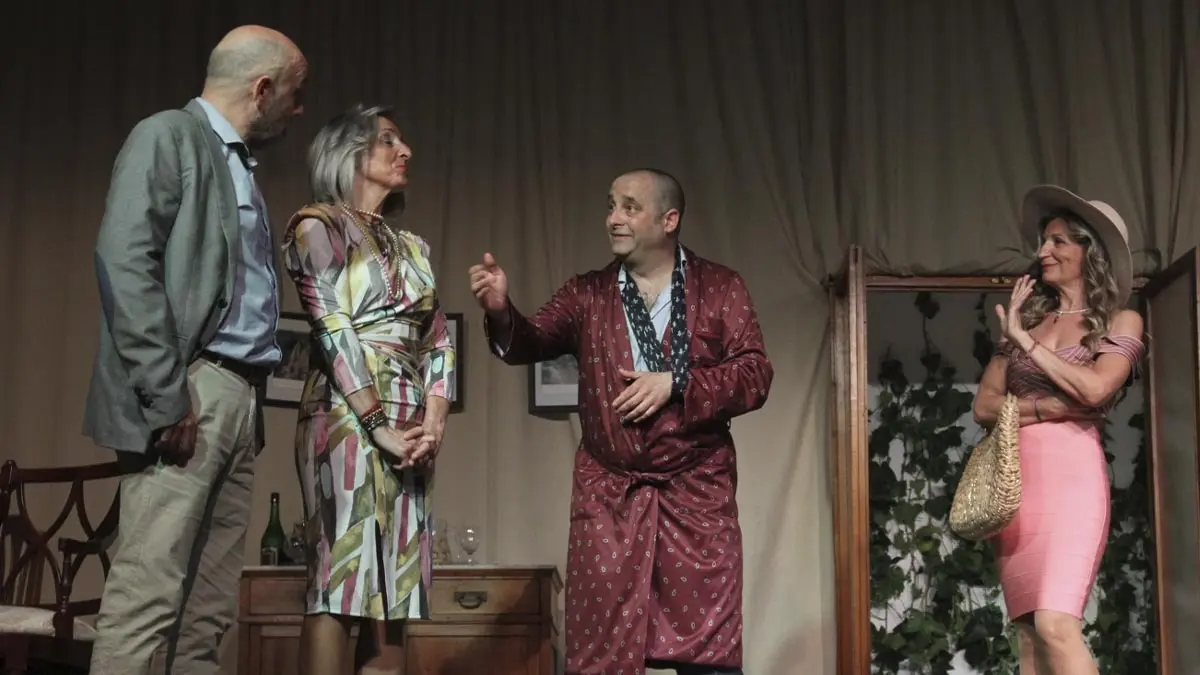 grupo de Teatro la Albarca de Cabanillas. Obra. Con la vida del otro (6)