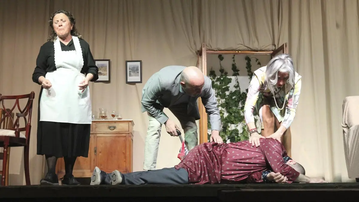 grupo de Teatro la Albarca de Cabanillas. Obra. Con la vida del otro (10)