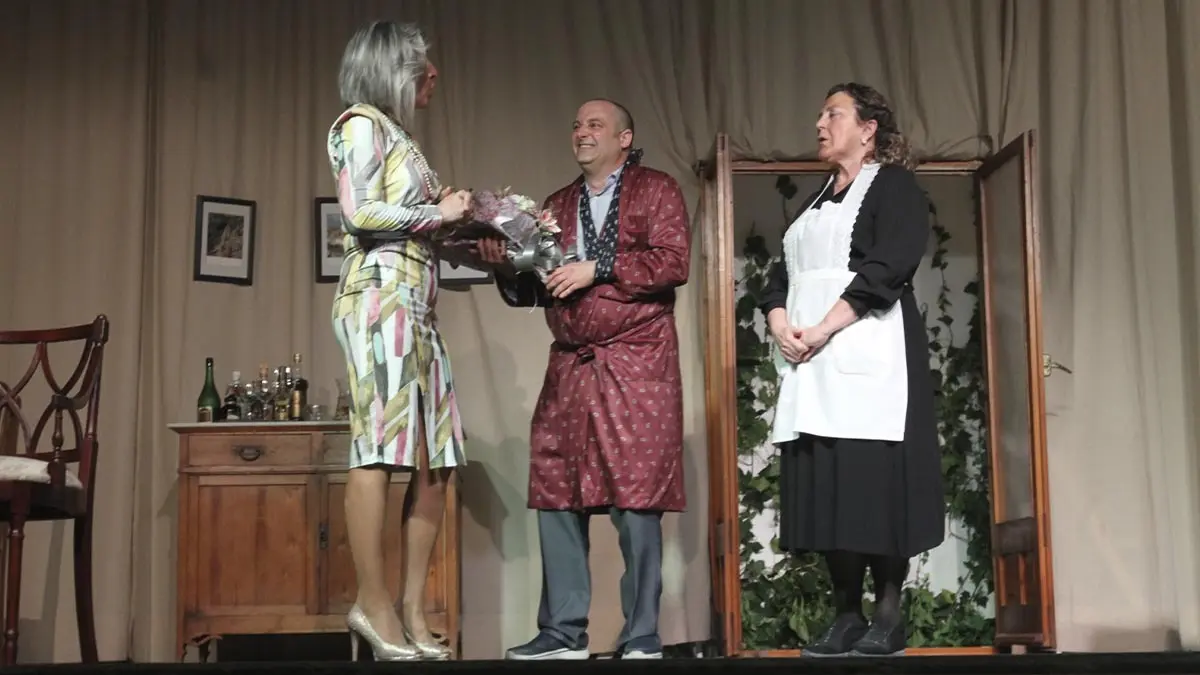 grupo de Teatro la Albarca de Cabanillas. Obra. Con la vida del otro (11)