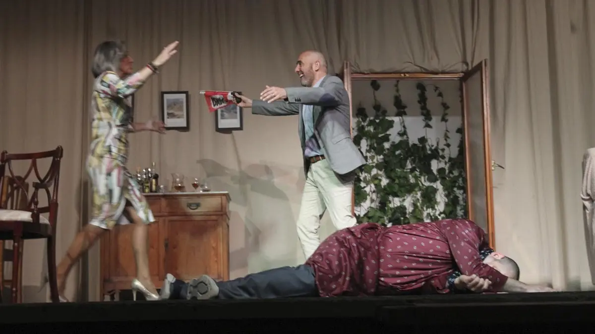 grupo de Teatro la Albarca de Cabanillas. Obra. Con la vida del otro (12)