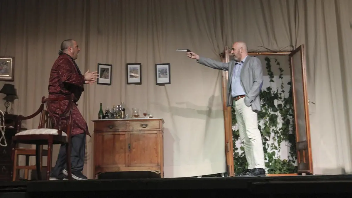 grupo de Teatro la Albarca de Cabanillas. Obra. Con la vida del otro (13)