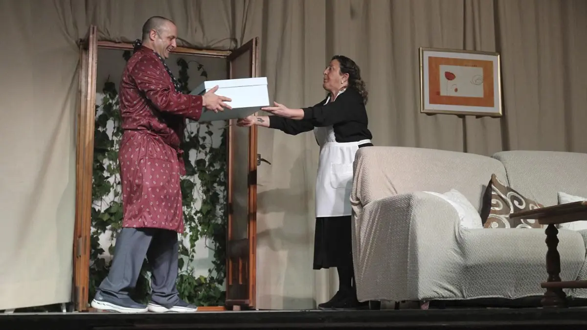 grupo de Teatro la Albarca de Cabanillas. Obra. Con la vida del otro (16)