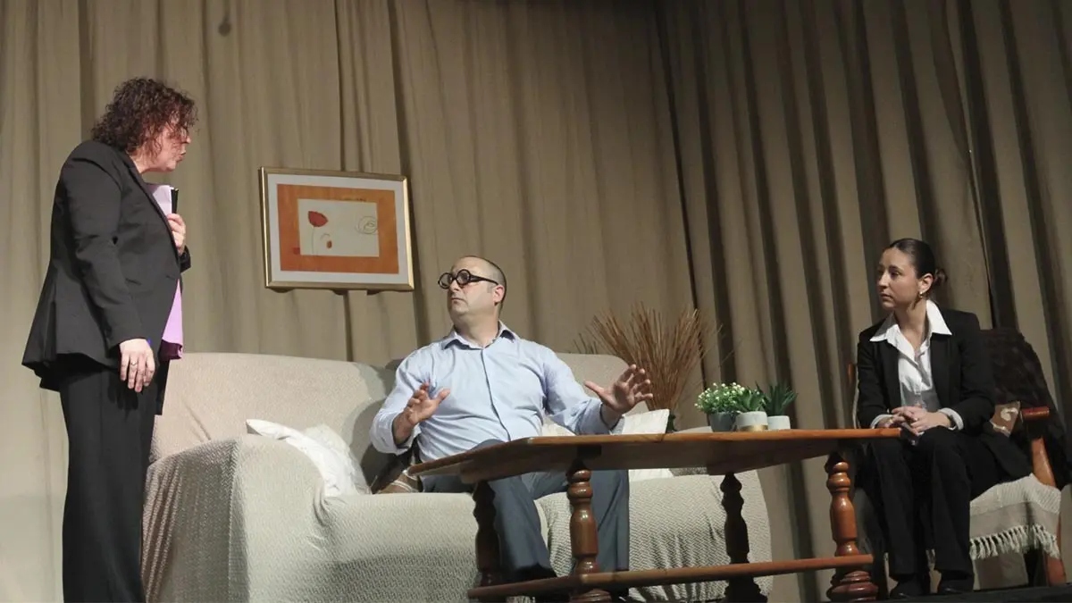 grupo de Teatro la Albarca de Cabanillas. Obra. Con la vida del otro (23)