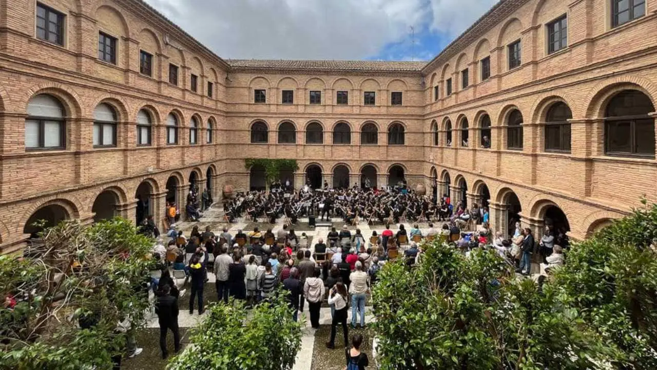 Patio de la escuela conservatorio Fernando Remacha de Tudela. Archivo