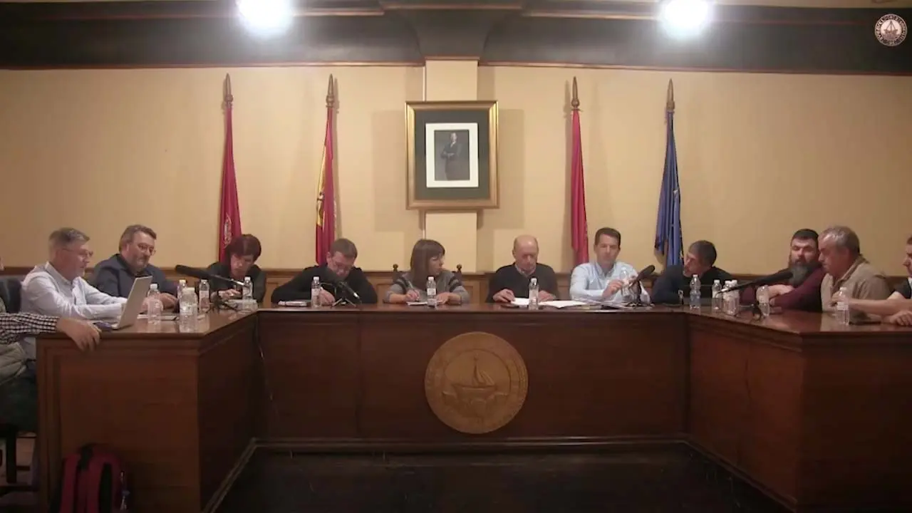 Pleno del ayuntamiento de Bu&ntilde;uel dek 4 de mayo de 2026. Captura retransmisi&oacute;n de TeleRibera