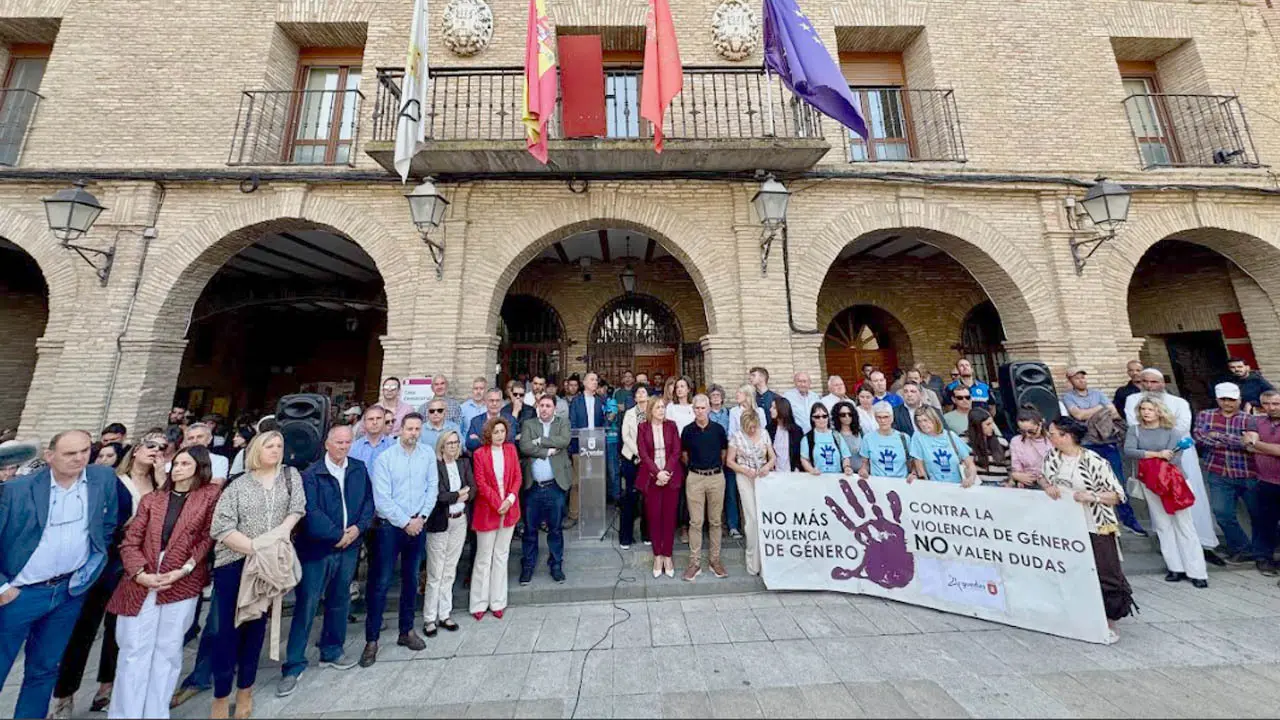 Arguedas se manifiesta contra la violencia machista