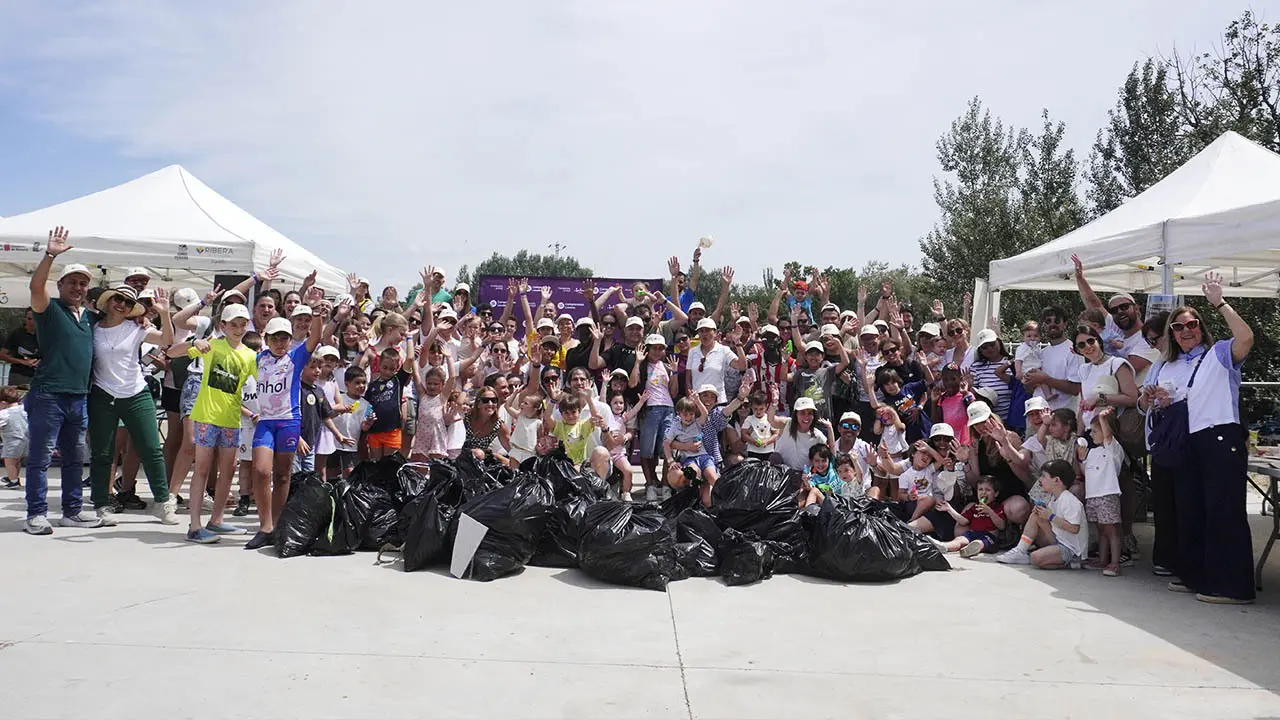 Casi 200 personas se movilizan en Tudela para limpiar el r&iacute;o Ebro 2026