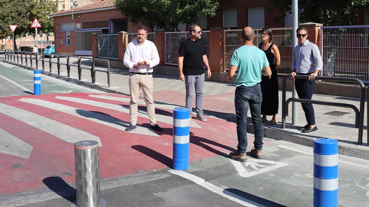 Nuevo sistema para cruzar con seguridad frente al colegio Griseras de Tudela