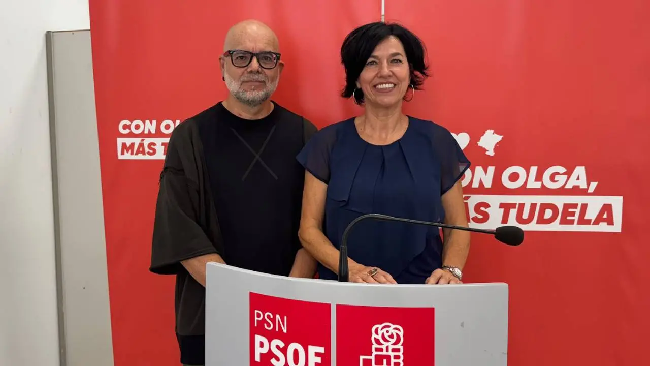 Iv&aacute;n Romo junto a Olga Chueca, PSN-PSOE Tudela