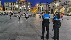 Polic&iacute;a Local de Tudela en la Plaza de los Fueros. Foto de Archivo