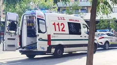Ambulancia junto a Polic&iacute;a Local en Tudela