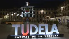 Vista nocturna de la Plaza de los Fueros de Tudela
