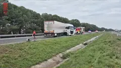 Accidente vial consistente en salida de v&iacute;a de cami&oacute;n articulado