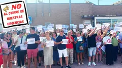 Concentraci&oacute;n frente al consultorio m&eacute;dico de Fusti&ntilde;ana. s&aacute;bado 11 de julio 2026