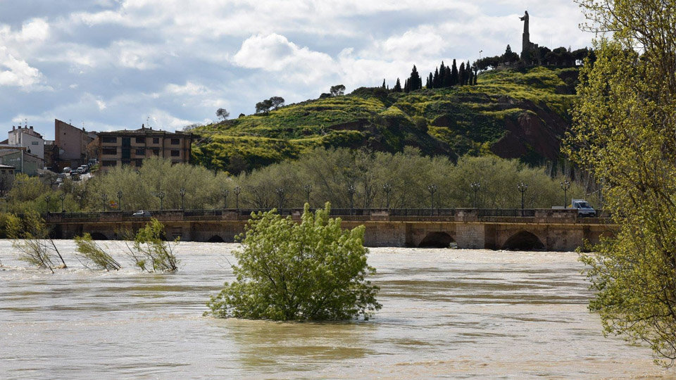 Rio Ebro desbordado