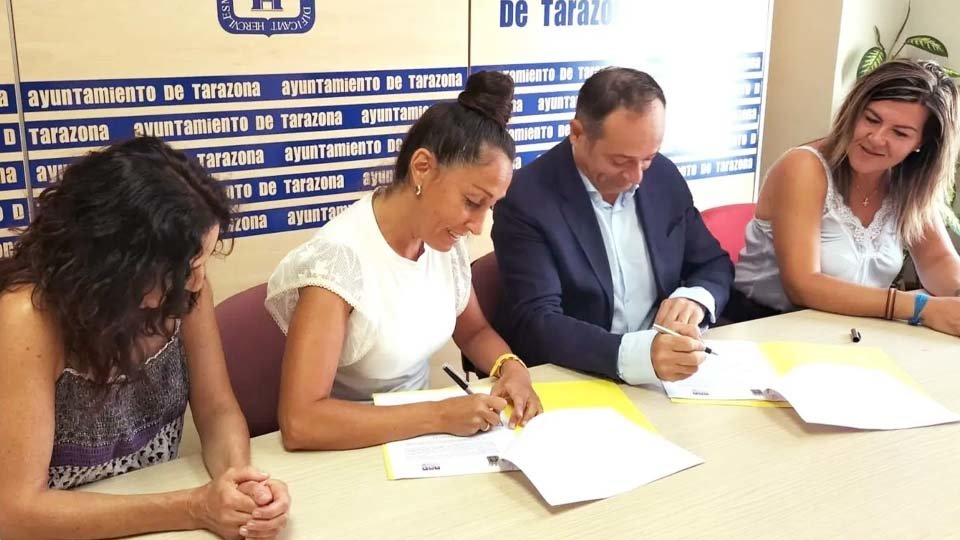 Firma del acuerdo entre el Ayuntamiento de Tarazona y la Asociación de Comercio ACT