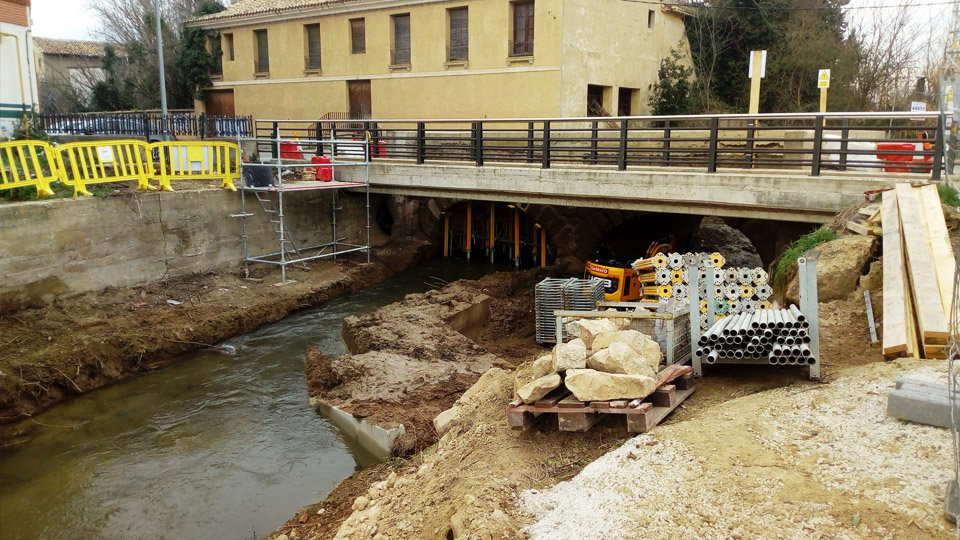 Obras de reparación del puente de Cascante sobre el río Queiles