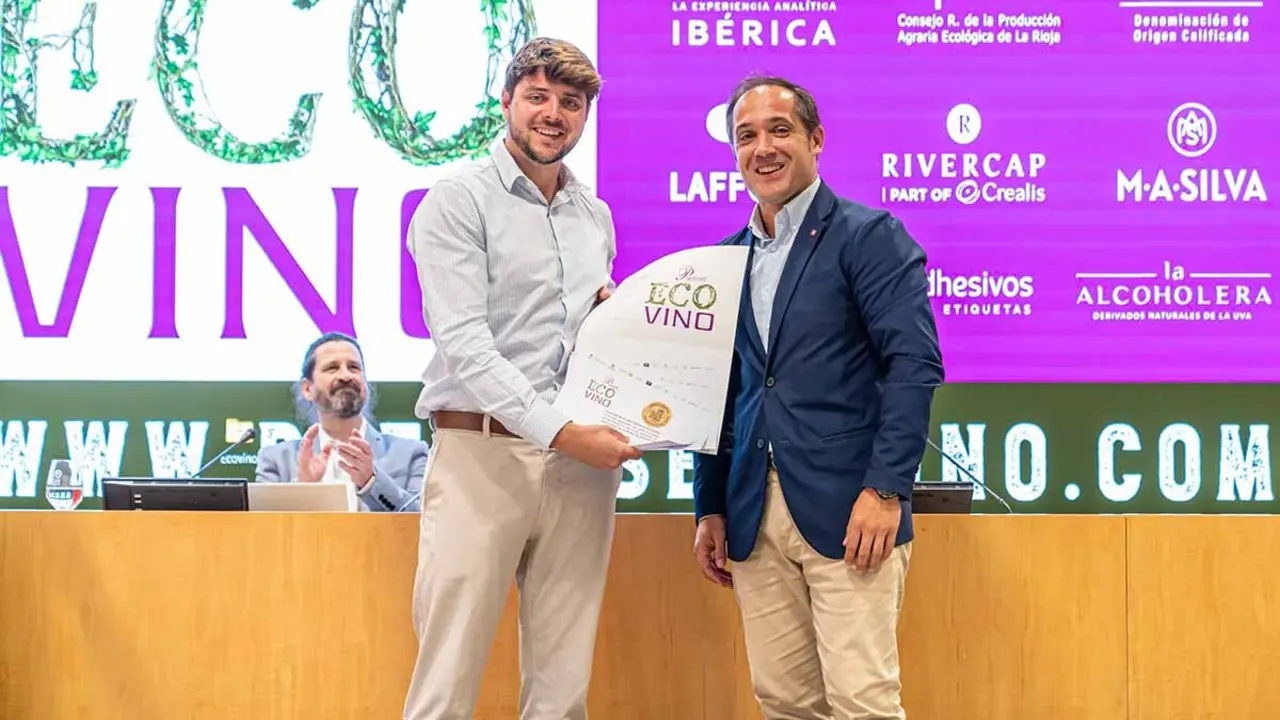 Pablo Arriezu recoge galardón gran oro premios ecovino
