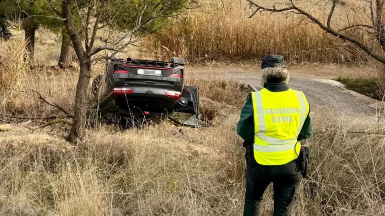 Vuelco con salida de v&iacute;a en Corella