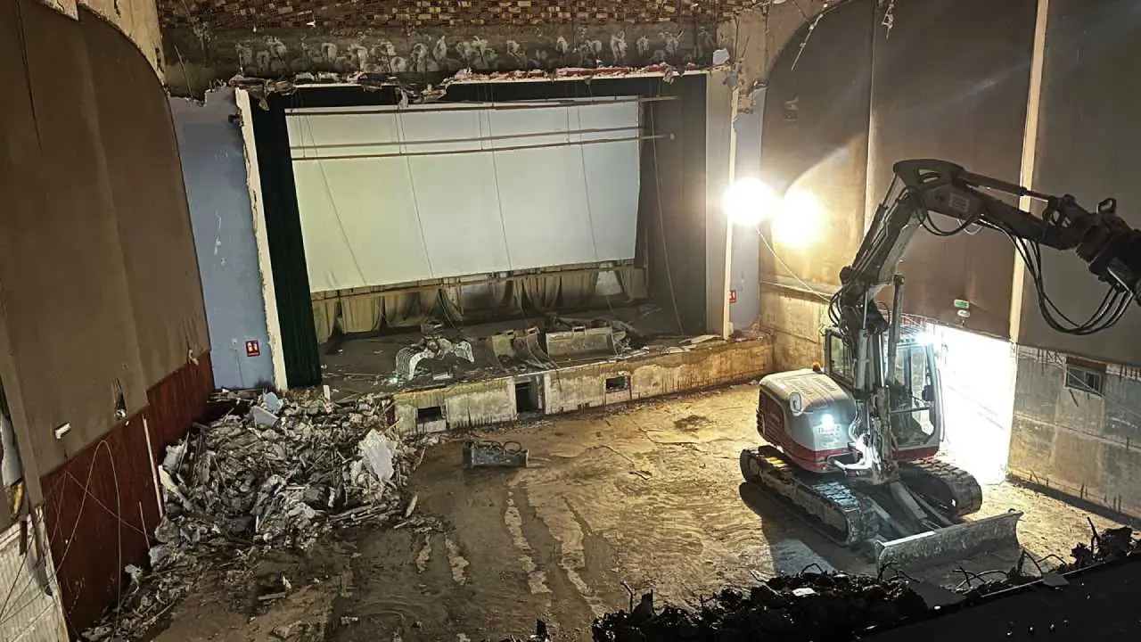 Comienzo de las obras en el Cine Lux de Fusti&ntilde;ana