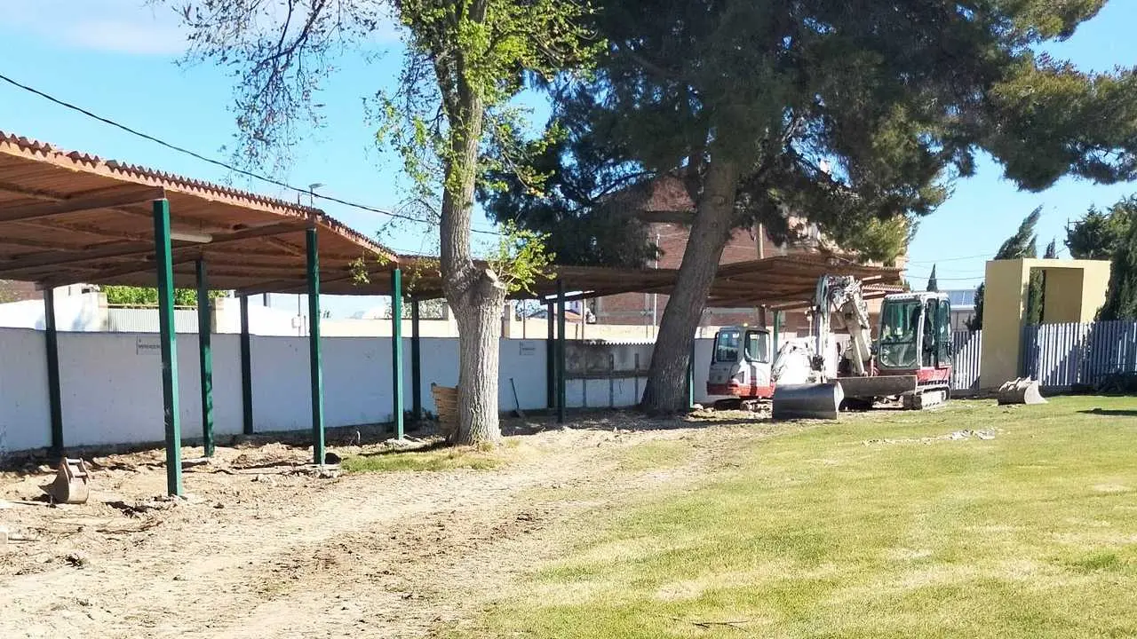 Obras de mejora en las piscinas de Cortes