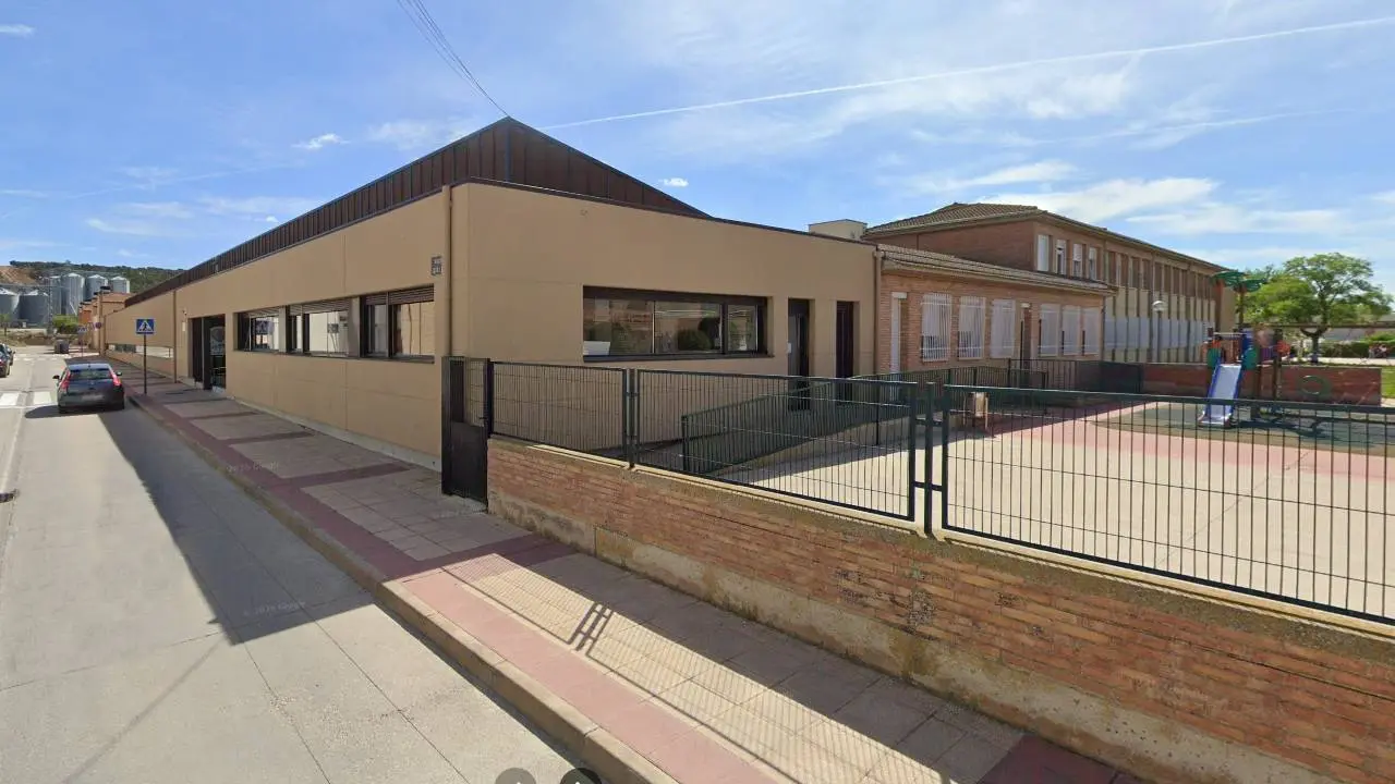 Colegio P&uacute;blico de Arguedas. Foto Google Maps