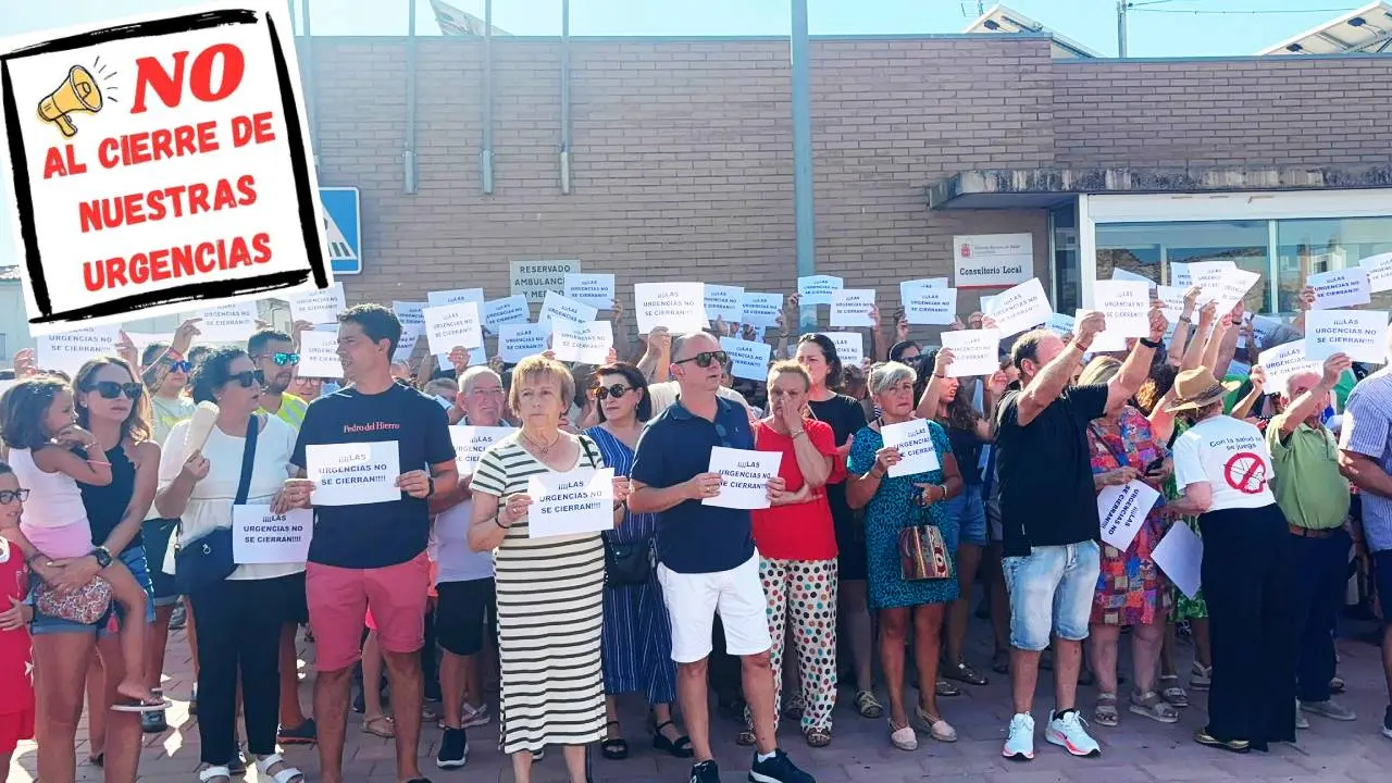 Concentraci&oacute;n frente al consultorio m&eacute;dico de Fusti&ntilde;ana. s&aacute;bado 11 de julio 2026