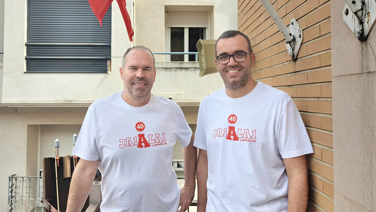 Israel Asiain y Txelis, representantes Club Cesta Punta Jai Alai de Cabanillas