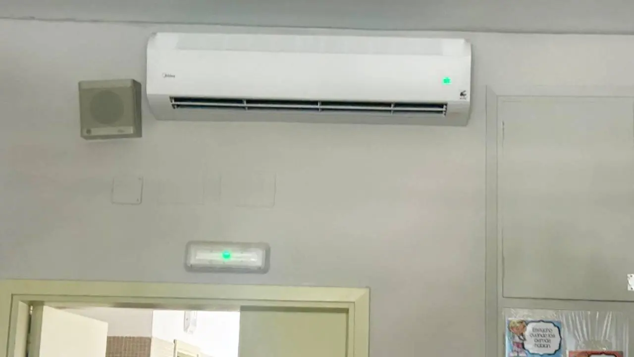 Corella Instala aire acondicionado en varias aulas del colegio