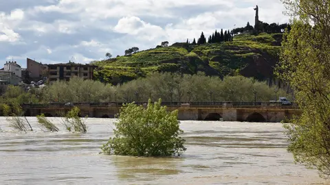Rio Ebro desbordado