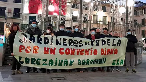 trabajadores parques jardines